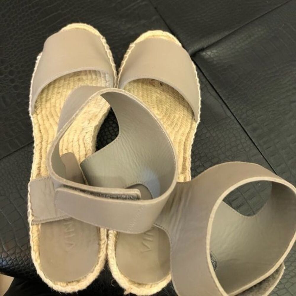 SZ9 VINCE Made in Spain Leather Sophie Wedge Sandal w Jute Rope Detail in Grey - Picture 8 of 10